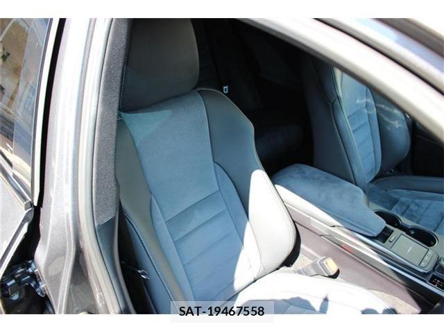 Lexus IS 2022-07 7455384-23