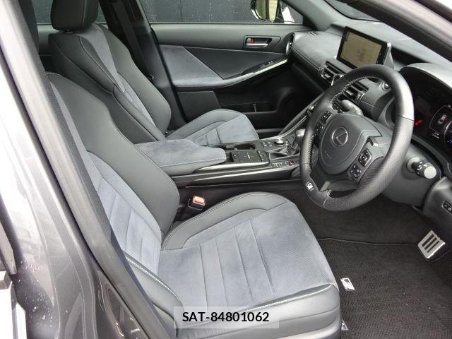 Lexus IS 2022-07 7455383-10