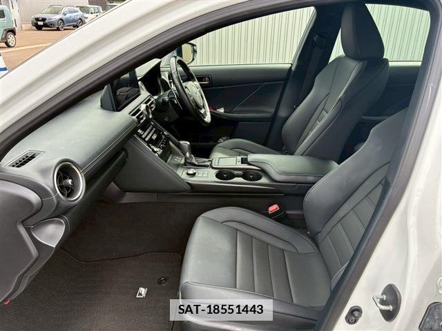Lexus IS 2020-12 7725044-11