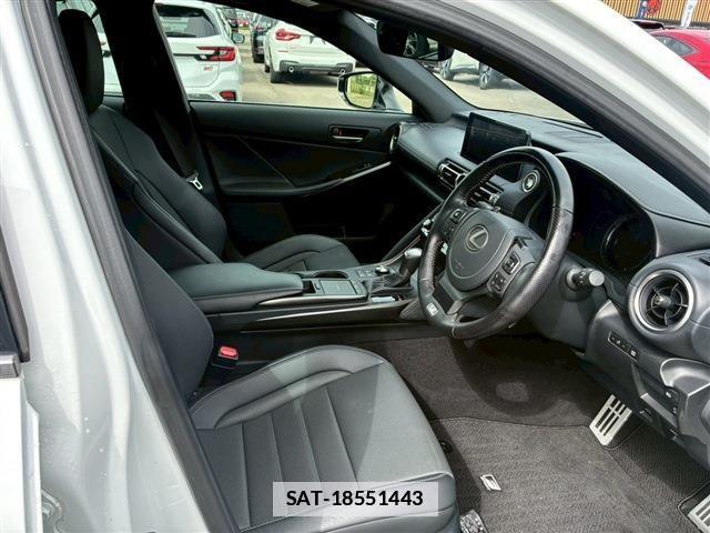 Lexus IS 2020-12 7725044-12