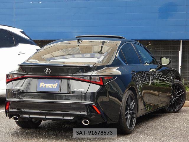 Lexus IS 2021-08 7725043-11
