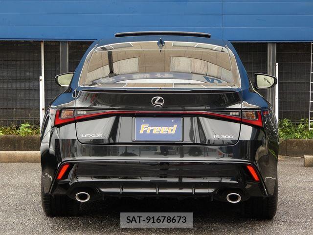 Lexus IS 2021-08 7725043-12