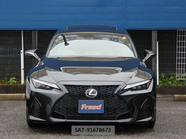 Lexus IS 2021-08 7725043-25