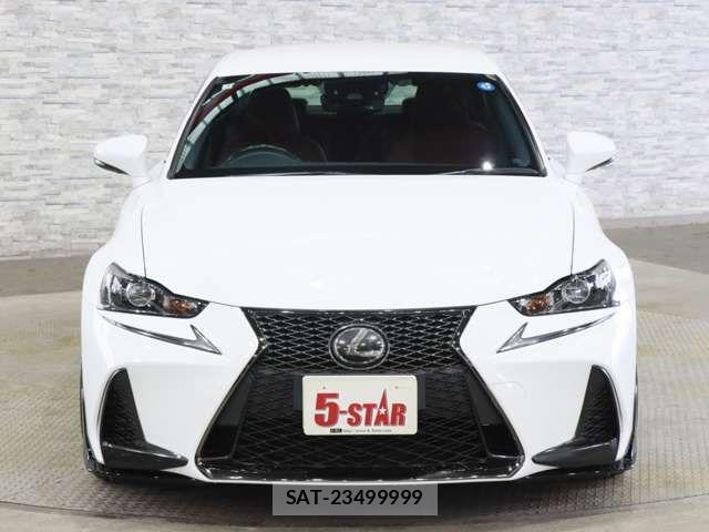 Lexus IS 2018-07 7877334-11
