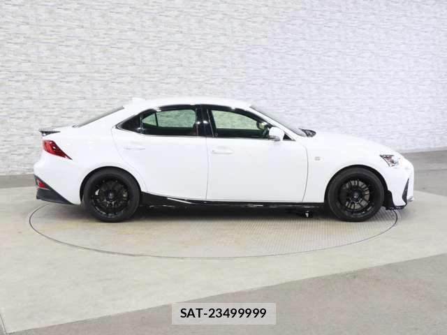 Lexus IS 2018-07 7877334-13