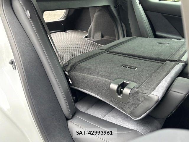 Lexus IS 2022-06 8036410-11
