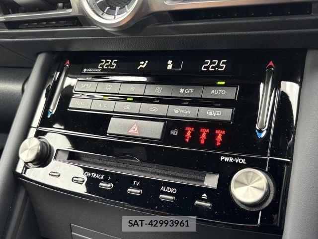 Lexus IS 2022-06 8036410-14