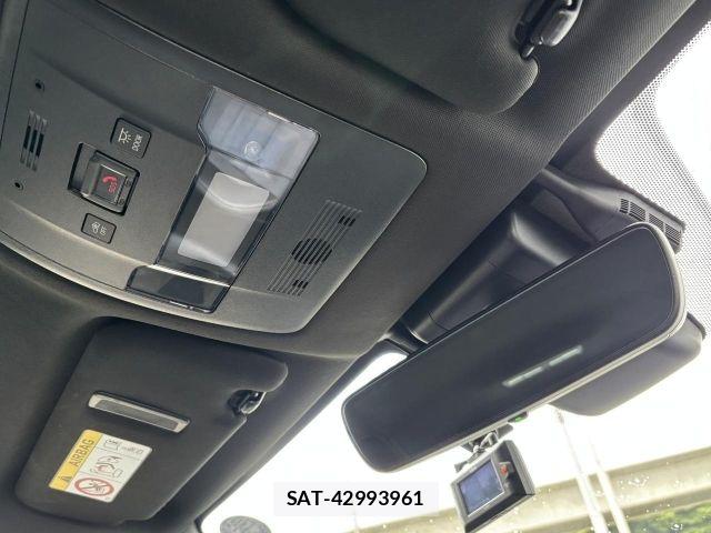 Lexus IS 2022-06 8036410-16