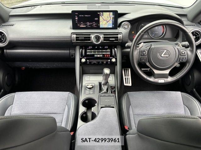 Lexus IS 2022-06 8036410-1