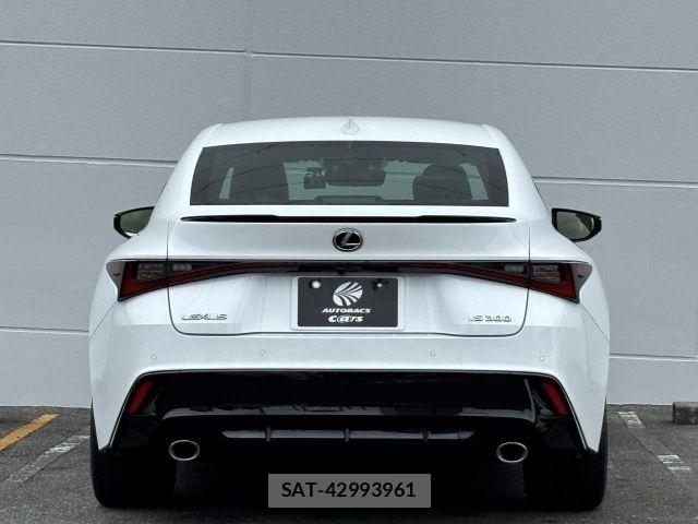 Lexus IS 2022-06 8036410-21