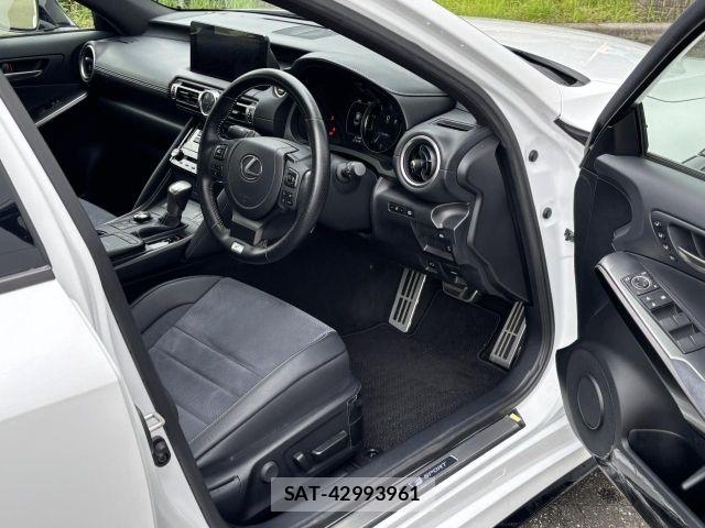 Lexus IS 2022-06 8036410-3