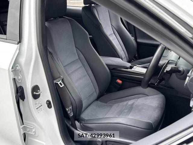 Lexus IS 2022-06 8036410-4