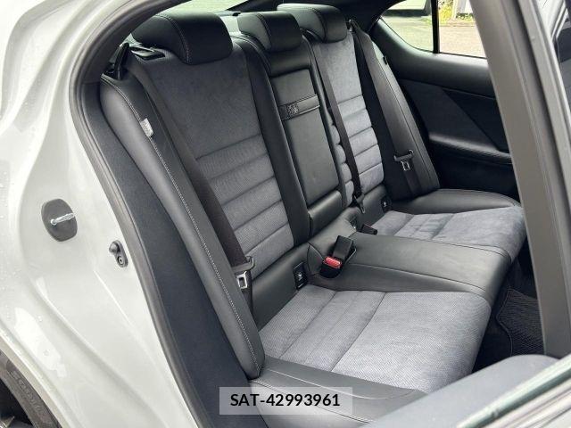 Lexus IS 2022-06 8036410-6