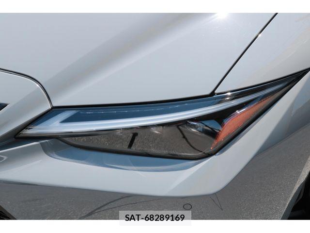 Lexus IS 2023-09 8036408-13