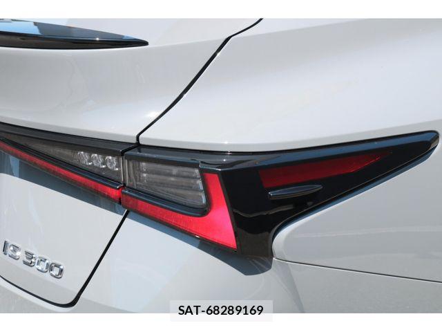 Lexus IS 2023-09 8036408-14