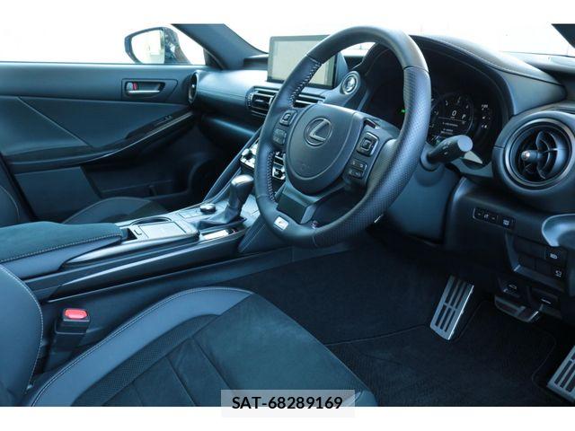 Lexus IS 2023-09 8036408-15