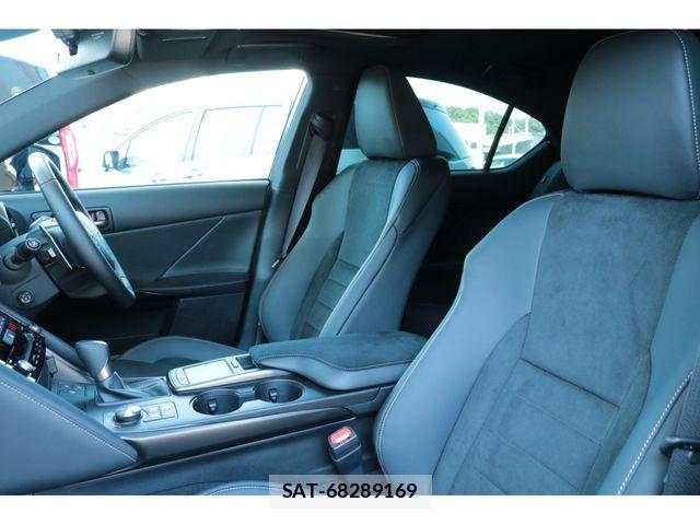 Lexus IS 2023-09 8036408-18