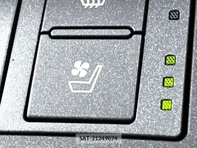 Lexus IS 2021-08 8036409-10