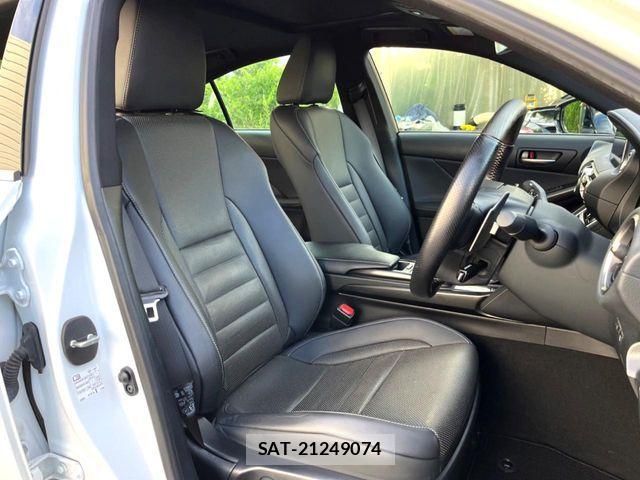 Lexus IS 2021-08 8036409-12