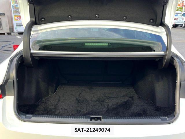 Lexus IS 2021-08 8036409-14