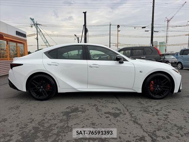 Lexus IS 2024-08 8100126-11