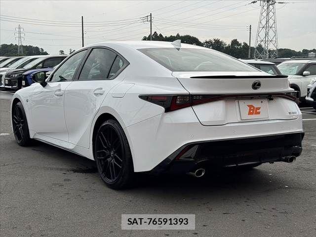 Lexus IS 2024-08 8100126-12