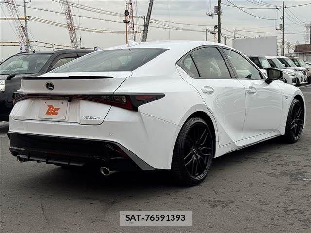 Lexus IS 2024-08 8100126-14