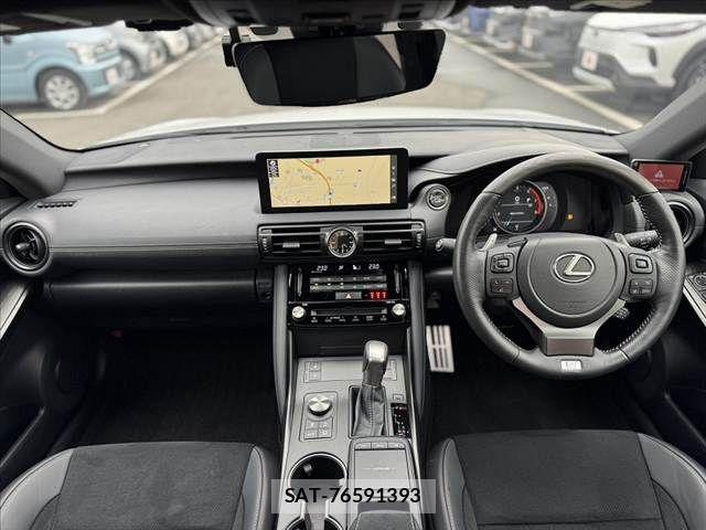 Lexus IS 2024-08 8100126-1