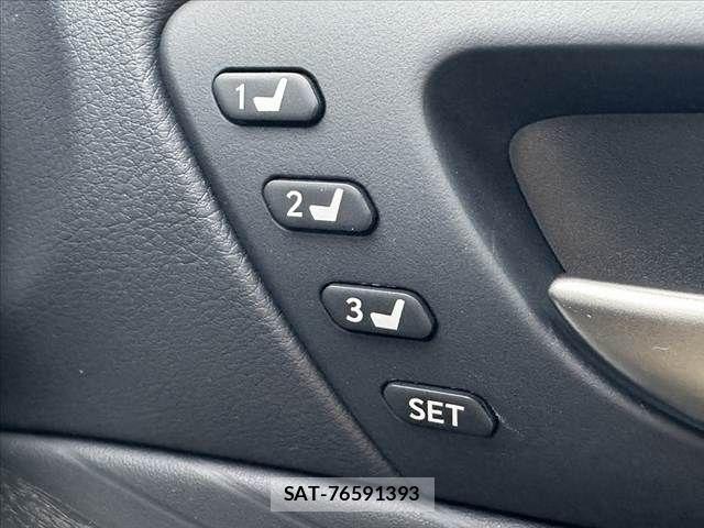 Lexus IS 2024-08 8100126-25
