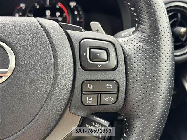 Lexus IS 2024-08 8100126-27