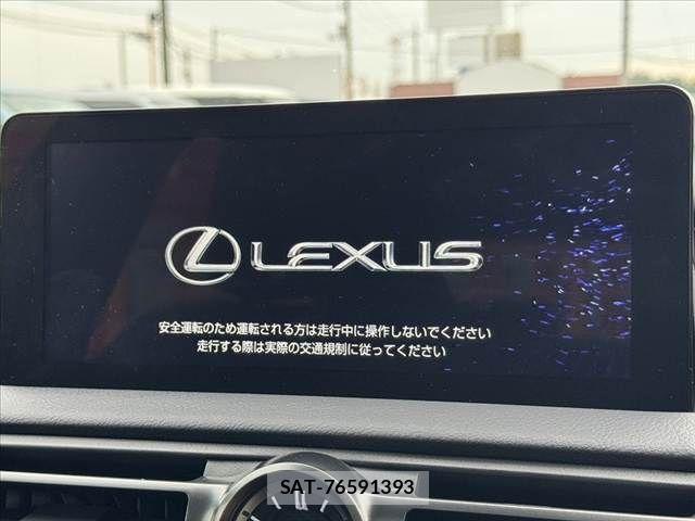 Lexus IS 2024-08 8100126-2