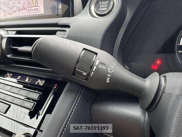 Lexus IS 2024-08 8100126-29