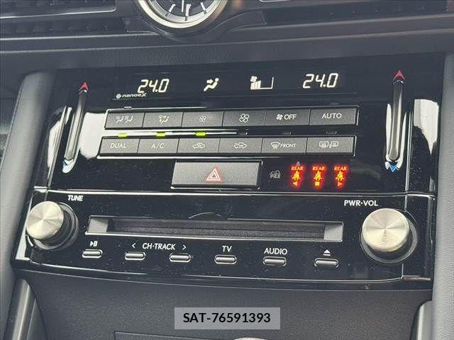 Lexus IS 2024-08 8100126-3