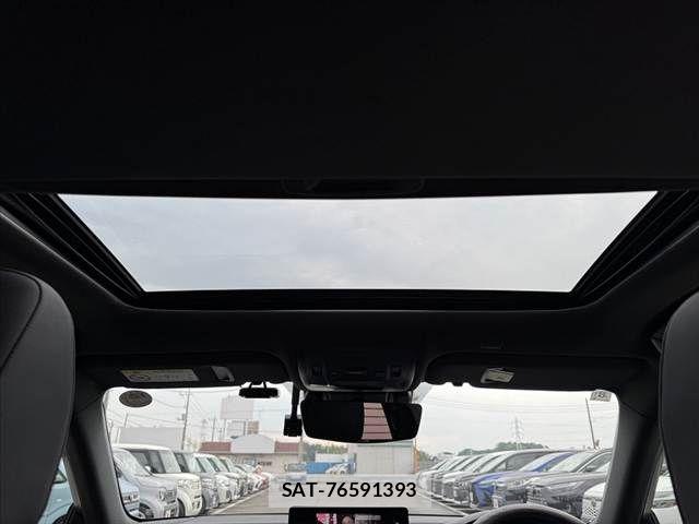 Lexus IS 2024-08 8100126-4