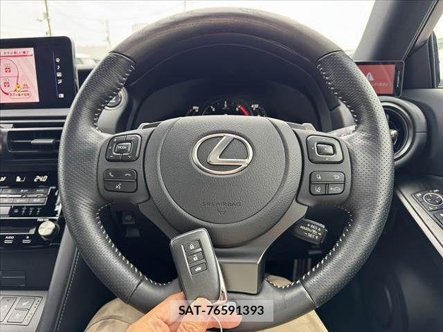 Lexus IS 2024-08 8100126-6