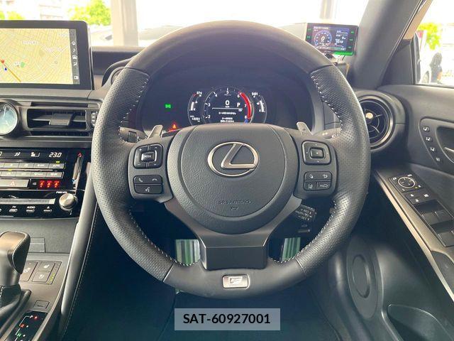 Lexus IS 2023-09 8208359-10