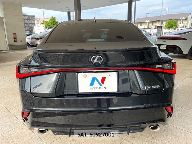 Lexus IS 2023-09 8208359-14