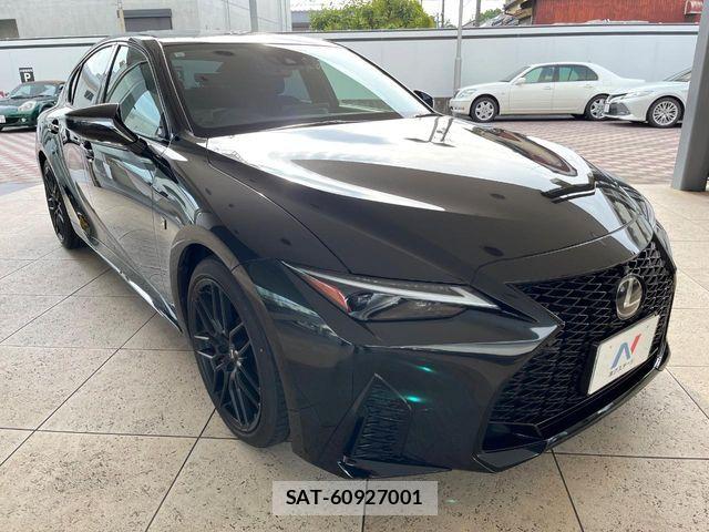 Lexus IS 2023-09 8208359-15