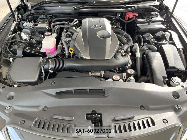Lexus IS 2023-09 8208359-17