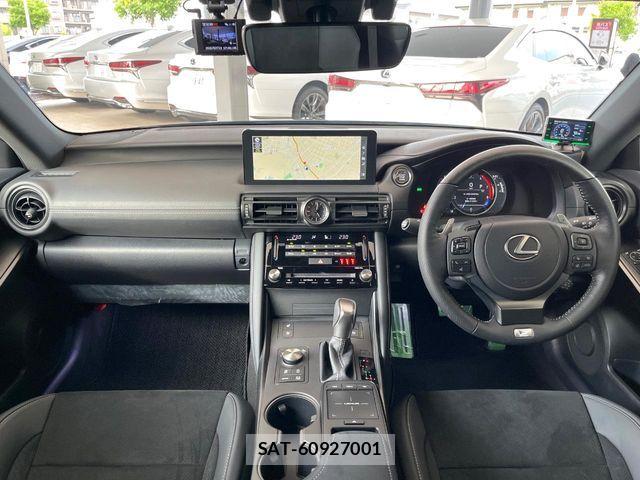 Lexus IS 2023-09 8208359-1