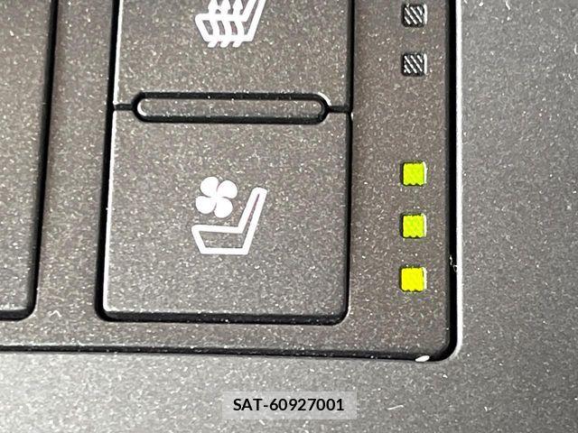 Lexus IS 2023-09 8208359-6