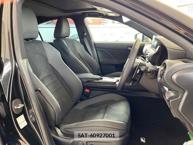 Lexus IS 2023-09 8208359-7
