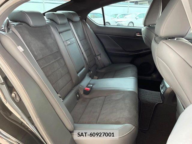 Lexus IS 2023-09 8208359-8