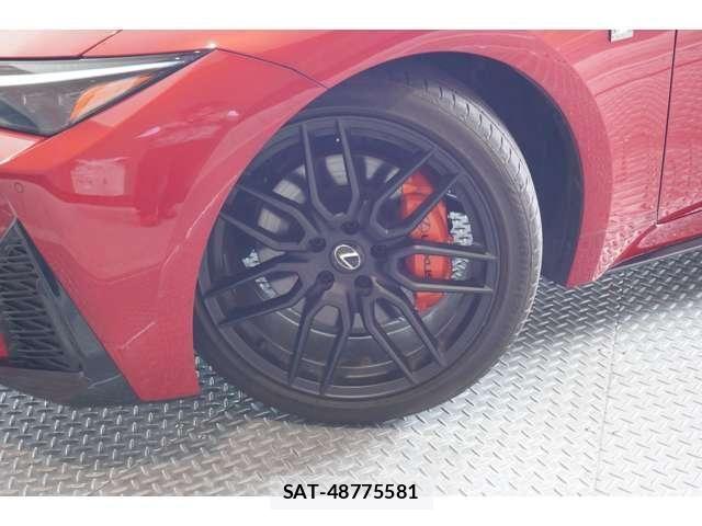 Lexus IS 2023-10 8208360-9