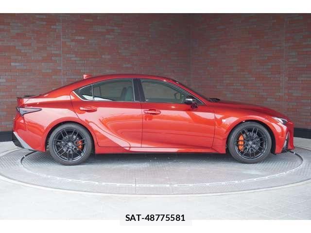 Lexus IS 2023-10 8208360-1