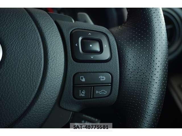 Lexus IS 2023-10 8208360-23