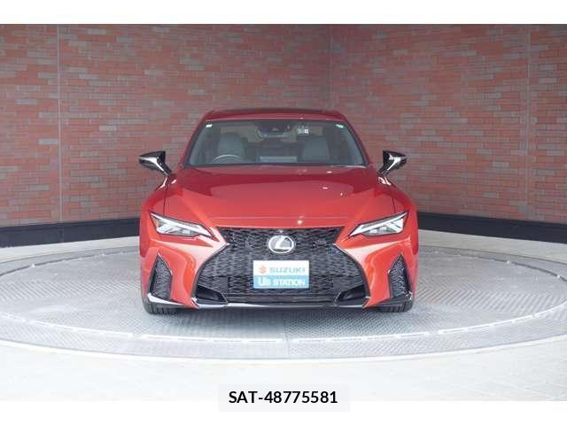 Lexus IS 2023-10 8208360-3