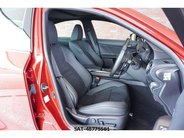 Lexus IS 2023-10 8208360-5
