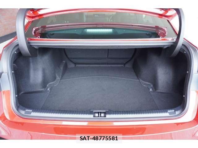 Lexus IS 2023-10 8208360-7