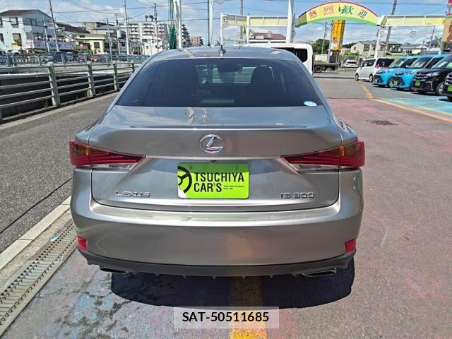 Lexus IS 2019-09 8208361-9